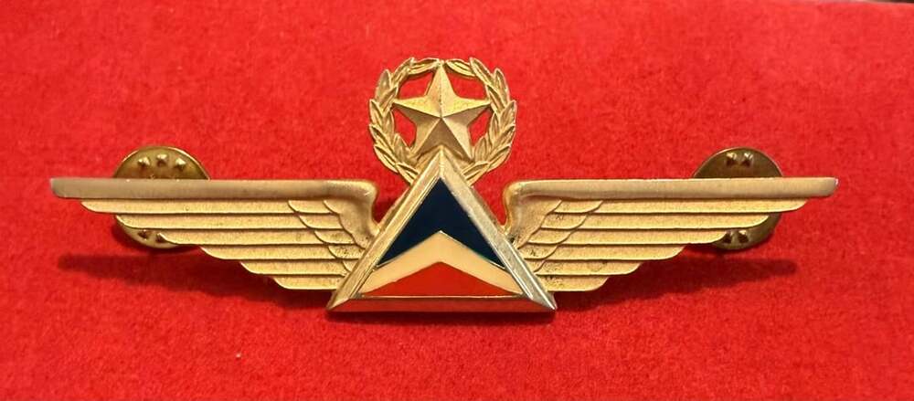 Vintage Delta Airlines Captain Wings Pin 4th Issue